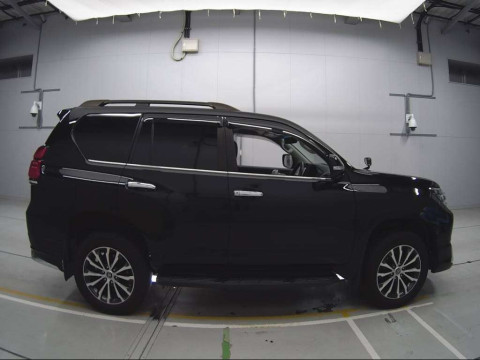 2020 Toyota Land Cruiser Prado TRJ150W[2]