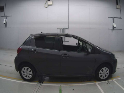 2015 Toyota Vitz KSP130[2]