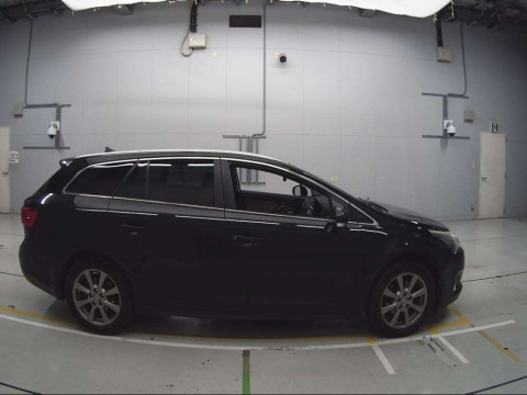 2012 Toyota Avensis Wagon ZRT272W[2]