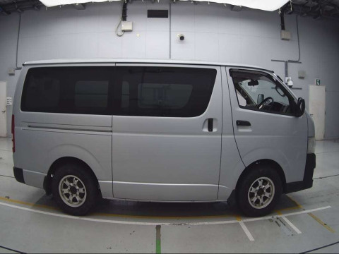 2012 Toyota Regiusace Van TRH200V[2]