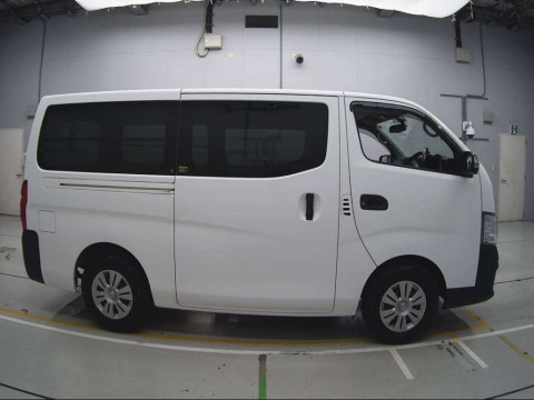 2017 Nissan NV350 CARAVAN VAN VR2E26[2]