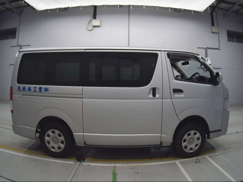 2015 Toyota Regiusace Van KDH206V[2]