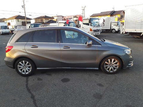 2012 Mercedes Benz B-Class 246242[2]