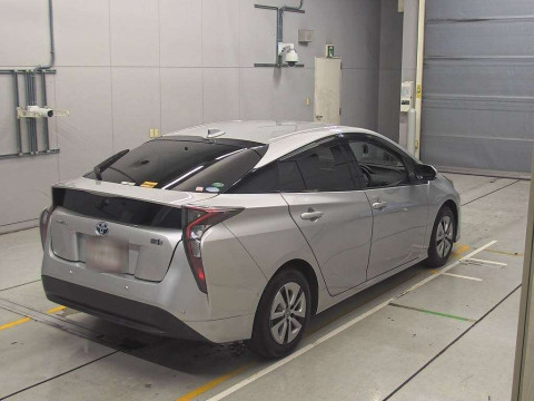 2016 Toyota Prius ZVW51[1]