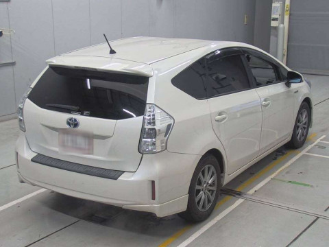 2013 Toyota Prius alpha ZVW41W[1]