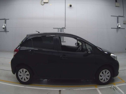 2012 Toyota Vitz KSP130[2]