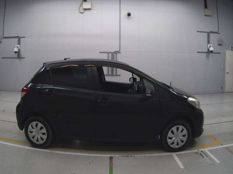 2012 Toyota Vitz NSP130[2]