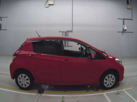 2012 Toyota Vitz NSP130[2]