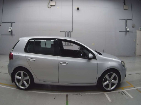 2010 Volkswagen Golf 1KCAX[2]