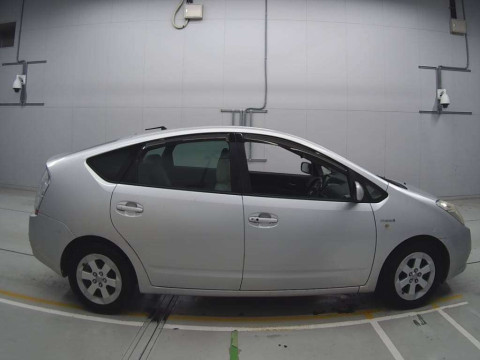 2009 Toyota Prius NHW20[2]