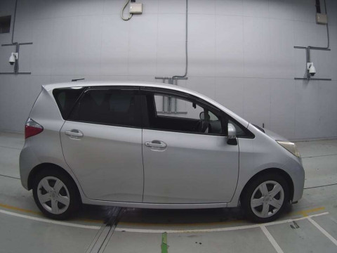 2011 Toyota Ractis NCP120[2]