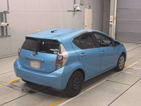 2013 Toyota Aqua NHP10[1]