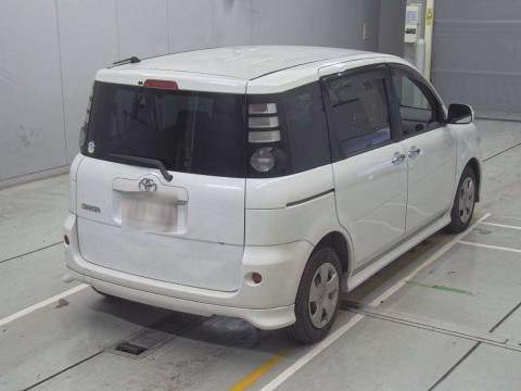 2010 Toyota Sienta NCP81G[1]