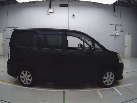 2009 Toyota Noah ZRR70W[2]