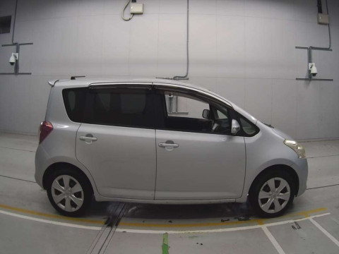 2010 Toyota Ractis NCP100[2]