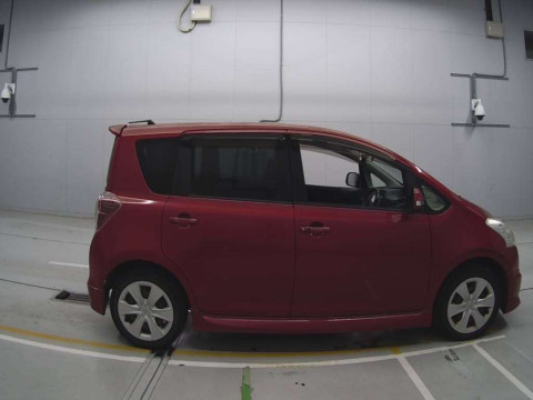 2010 Toyota Ractis NCP100[2]