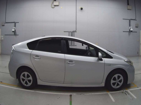 2012 Toyota Prius ZVW30[2]