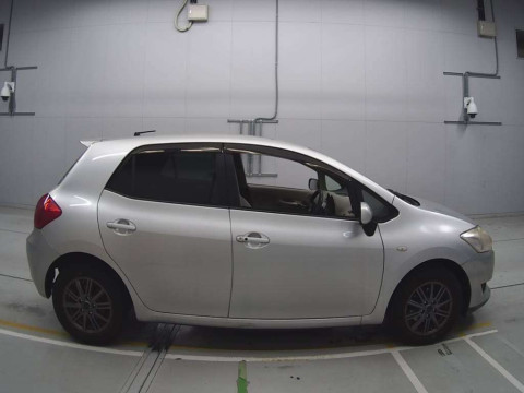 2009 Toyota Auris NZE151H[2]