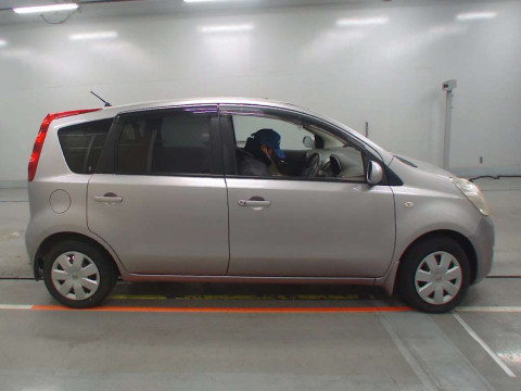 2010 Nissan Note E11[2]