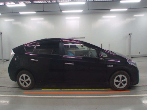 2012 Toyota Prius PHV ZVW35[2]