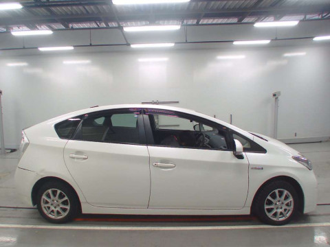 2015 Toyota Prius ZVW30[2]