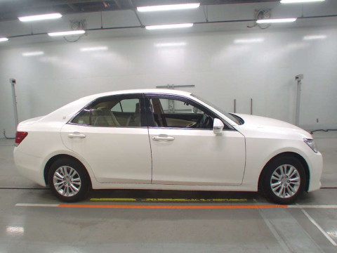 2013 Toyota Crown GRS210[2]