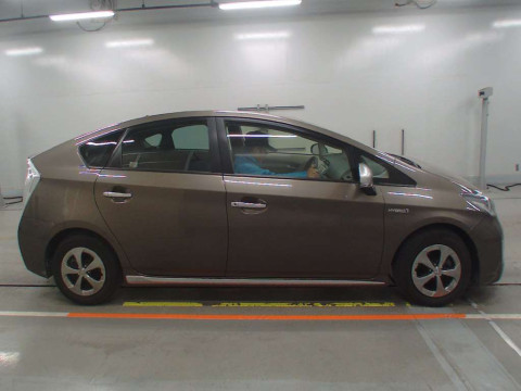 2013 Toyota Prius ZVW30[2]