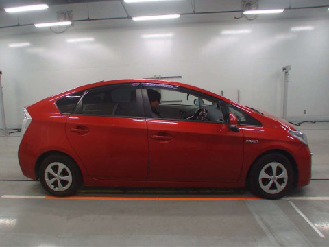 2014 Toyota Prius ZVW30[2]