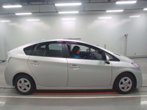 2011 Toyota Prius ZVW30[2]