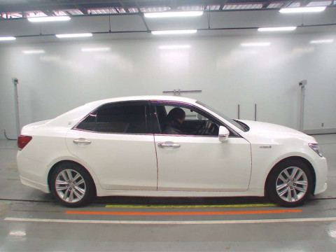 2013 Toyota Crown Hybrid AWS210[2]