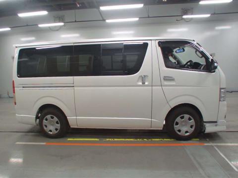 2011 Toyota Hiace Van TRH200V[2]