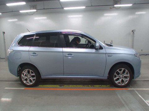 2014 Mitsubishi Outlander PHEV GG2W[2]