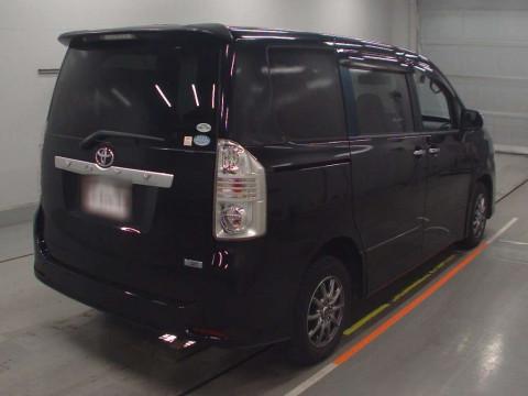 2010 Toyota Voxy ZRR75W[1]