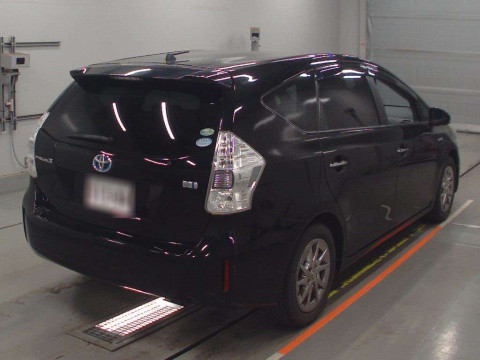 2014 Toyota Prius alpha ZVW41W[1]