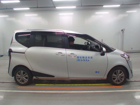 2017 Toyota Sienta NSP172G[2]