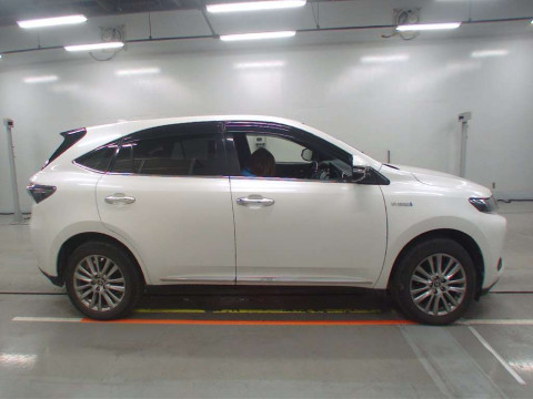 2016 Toyota Harrier Hybrid AVU65W[2]