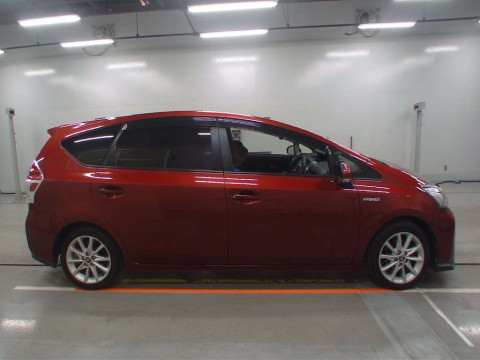 2017 Toyota Prius alpha ZVW41W[2]