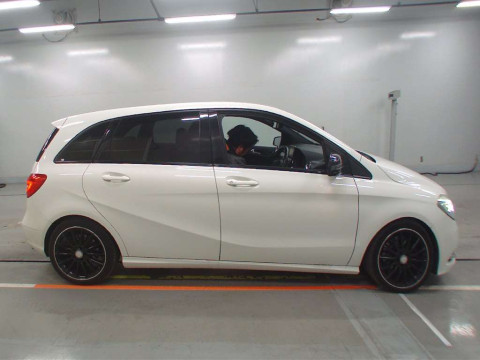 2013 Mercedes Benz B-Class 246244[2]