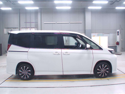 2023 Toyota Noah MZRA90W[2]