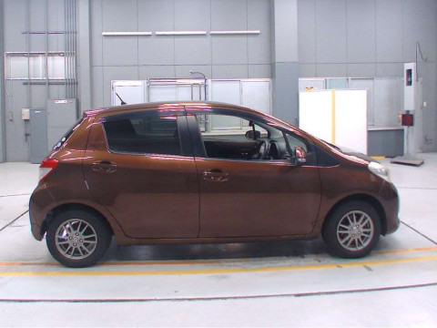 2012 Toyota Vitz KSP130[2]