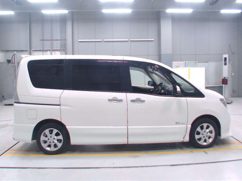 2013 Nissan Serena HFC26[2]