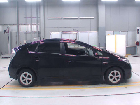 2014 Toyota Prius ZVW30[2]