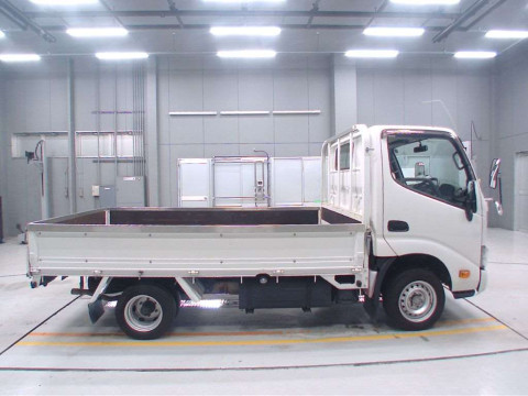 2021 Toyota Dyna Truck TRY230[2]