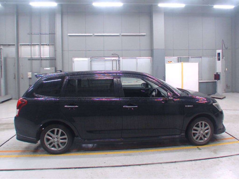 2013 Toyota Corolla Fielder NKE165G[2]