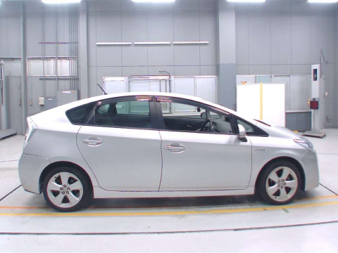 2010 Toyota Prius ZVW30[2]