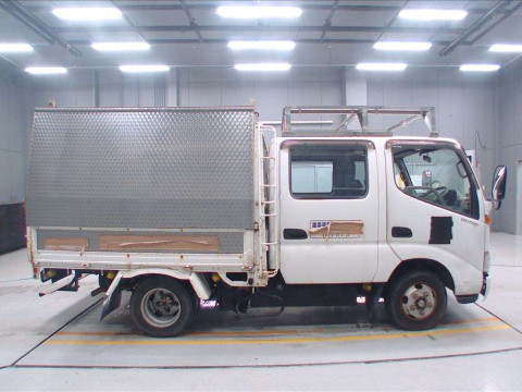 2000 Hino DUTRO XZU307M[2]