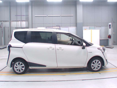 2015 Toyota Sienta NHP170G[2]