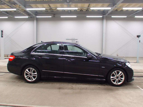 2010 Mercedes Benz E-Class 212047C[2]