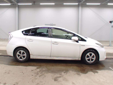 2012 Toyota Prius ZVW30[2]