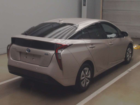 2016 Toyota Prius ZVW51[1]